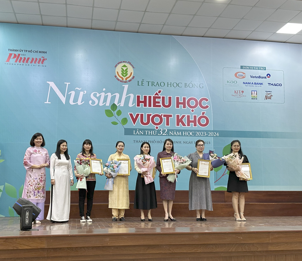 nữ sinh hiếu học vượt khó